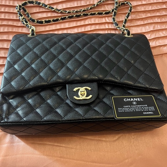 Chanel Caviar Quilted Maxi Double Flap Black purse. 100% Authentic - Picture 2 of 4